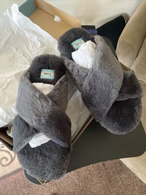 NWB Women's TOM SLIPPERS 