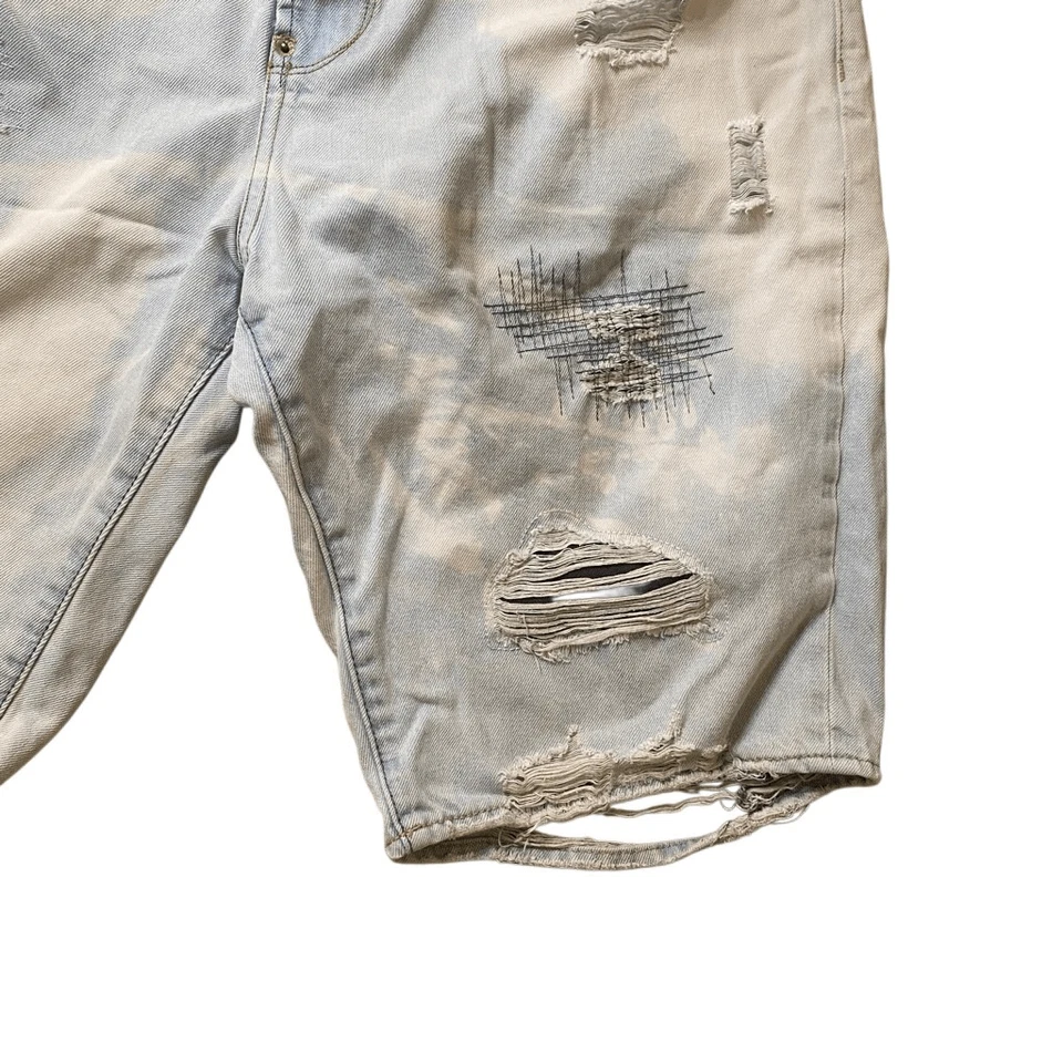 Akoo Empire Men's distressed jean shorts light wash size 38 - Image 3 of 4