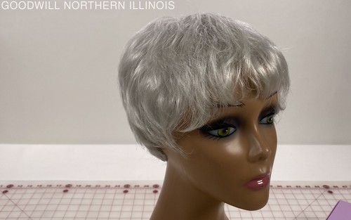 Women's Paula Young Silver Gray Pixie Cut Wig - Picture 8 of 12