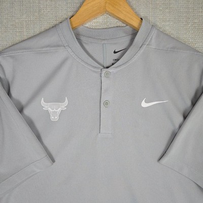 NIKE x CHICAGO BULLS Henley Collar Dri-Fit Polo Shirt Size Medium Mens NBA Gray