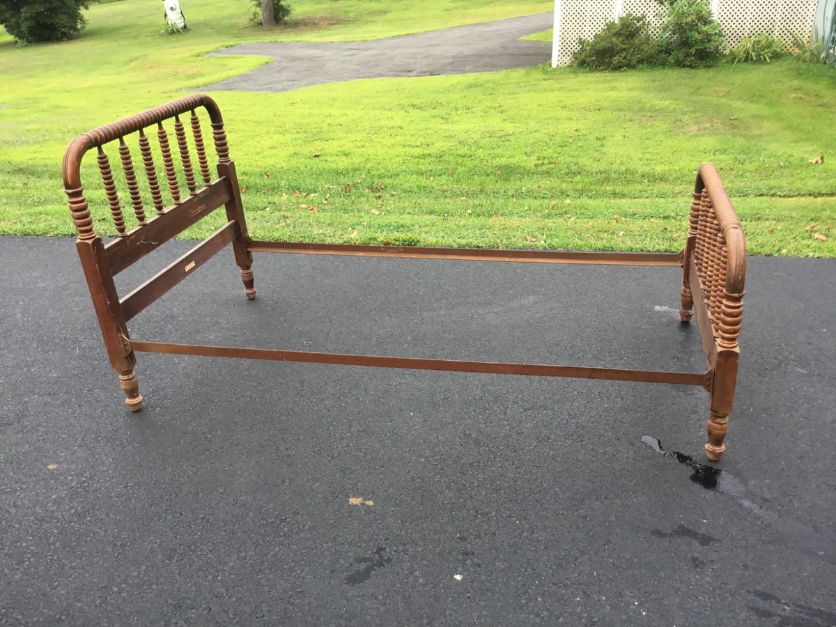 VAN STEE CORP. TWIN ANTIQUE SPOOL BED JENNY LIND #112 JAMESTOWN NY