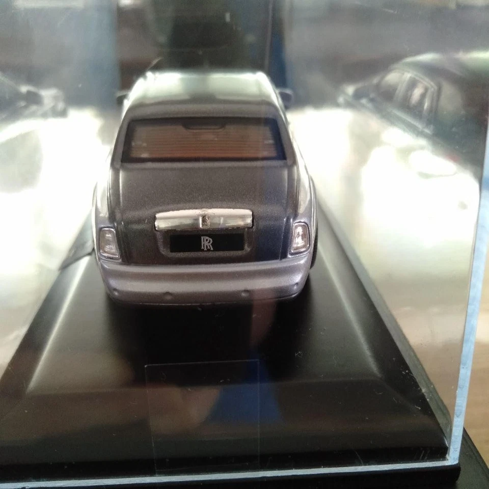 Mini auto bicolore 1/43 ixo Rolls Royce Phantom 2010 grigio argento nuova - Immagine 4 di 4