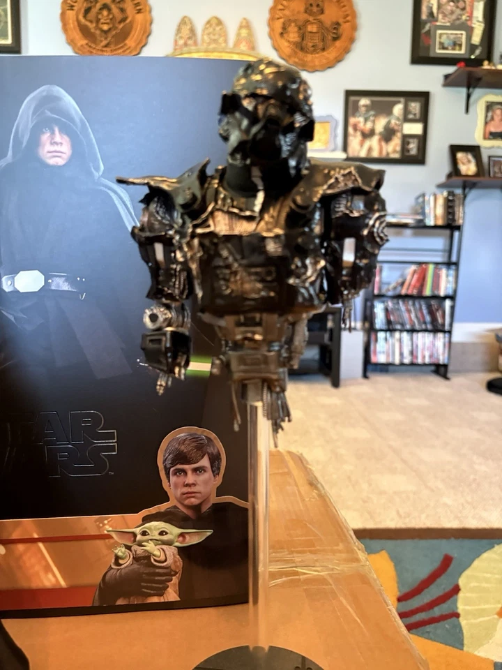 Hot Toys DX23 Star Wars The Mandalorian LUKE SKYWALKER Deluxe 1/6th Figure - Image 4 of 4