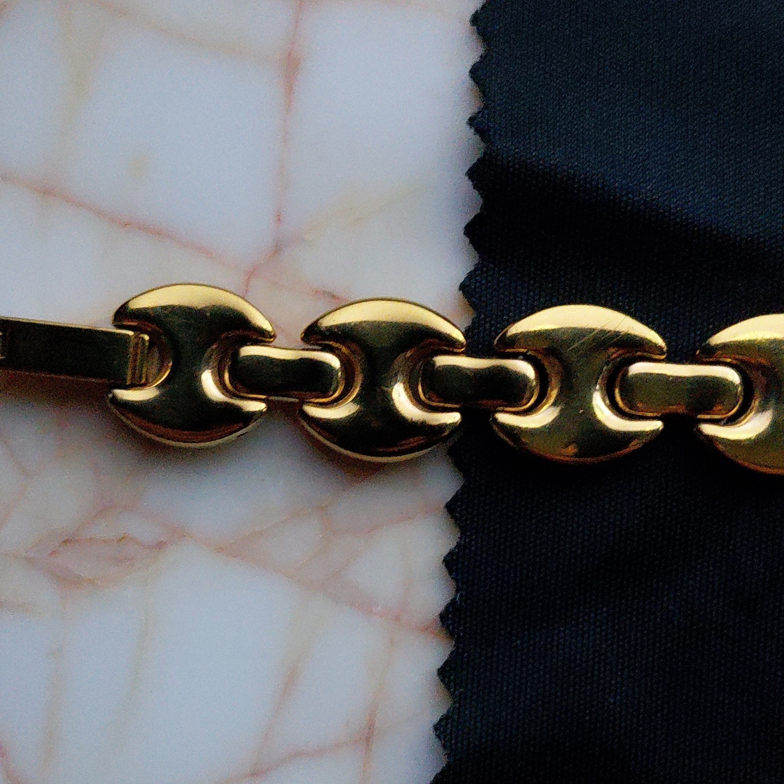 GUCCI Gold Rectangular Analog Bracelet Wristwatch… - image 8