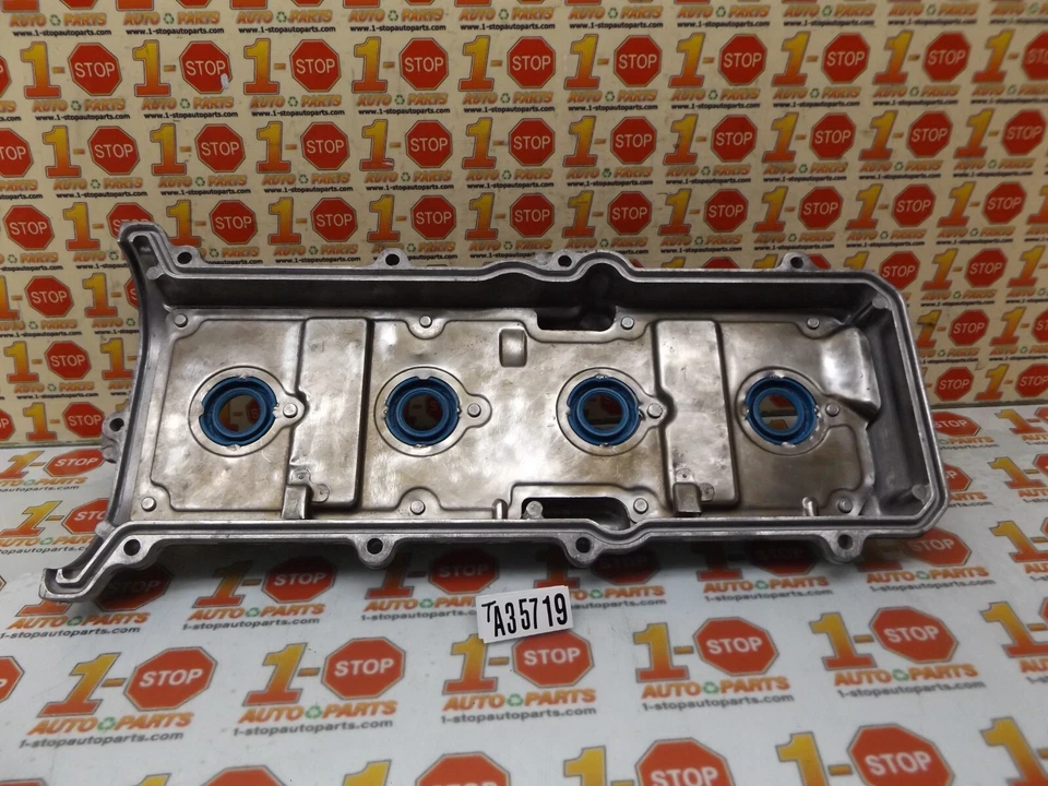 2001-2007 TOYOTA SEQUOIA RIGHT VALVE COVER 11201-50031 OEM - Image 2 of 4