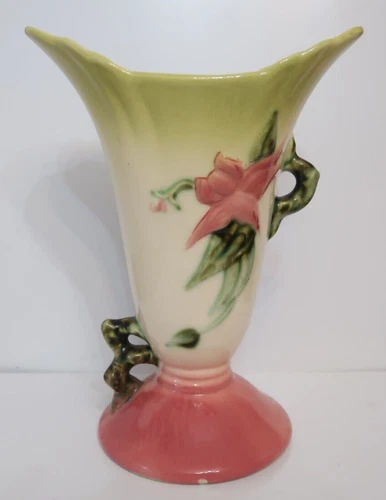 1950 HULL ART POTTERY WOODLAND FLARED VASE W8-7 1/2 PINK AND GREEN FLORAL SIGNED