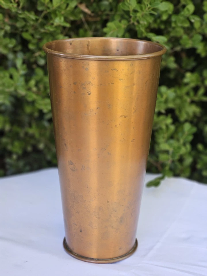 Juego de tres jarrones florales pesados vintage Pottery Barn Metal Cooper Foto 2 de 4