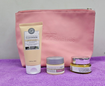It Cosmetics ~ Travel Bag with Confidence in a Cleanser, Eye Cream, Cream