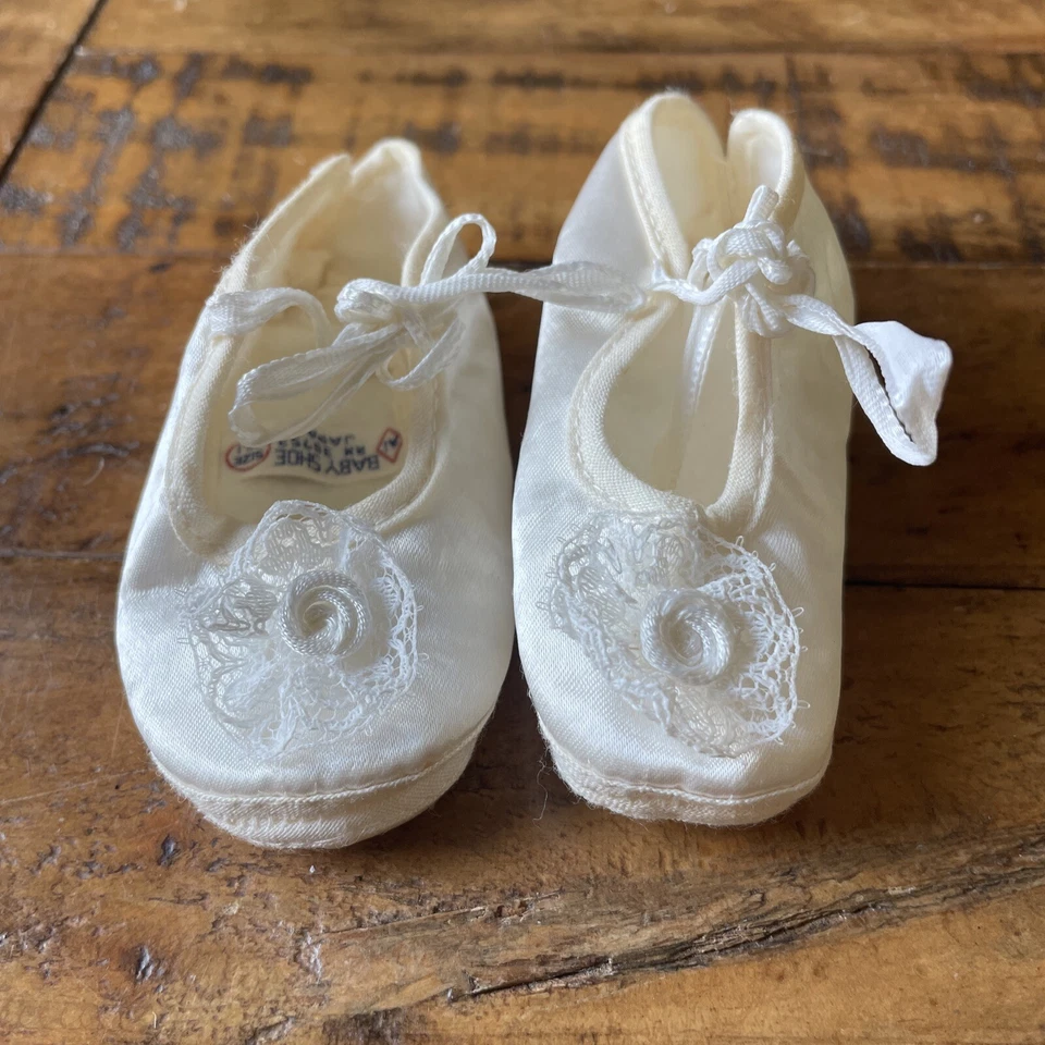 Винтажные японские детские атласные туфли/тапочки цвета слоновой кости с кружевной отделкой. RN 36753 A1 размер N0.1 - Изображение 2 из 4