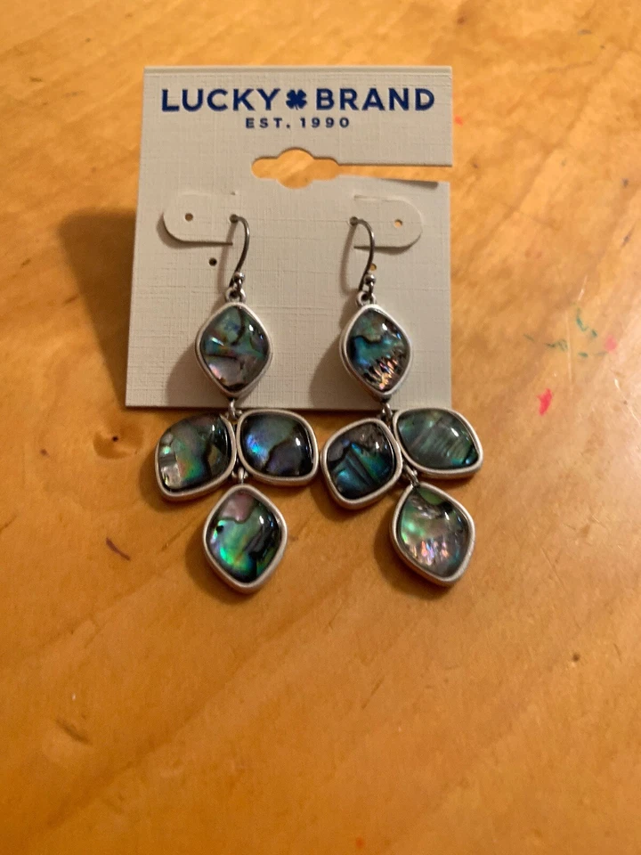 Pendientes araña abulón abovedado acrílico tono plateado marca Lucky #28 Foto 2 de 4