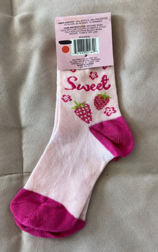 NWT Unbranded Girls Pink Sweet Strawberry Mid Calf Socks One Pair Size 7-9 - Picture 2 of 2