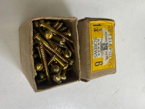 Caja Tornillos Redondos Latón 1 1/4" x 6 Pliegues de Ortiga GKN Cabeza Ranurada Parte Caja de 130 - Imagen 2 de 24