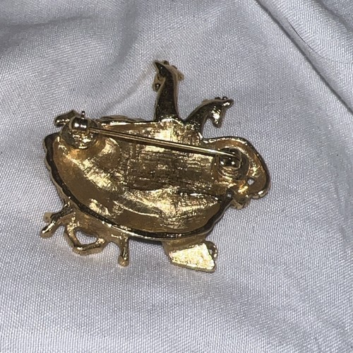 Vintage Brooch Avon Gold Toned Noah's Ark Animals 90s Religious Catholic Pin - Picture 2 of 2