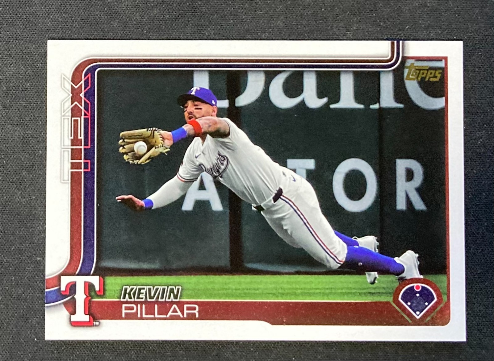 Kevin Pillar 2025 Topps Update Golden Mirror Image Variation SSP #US311 Rangers