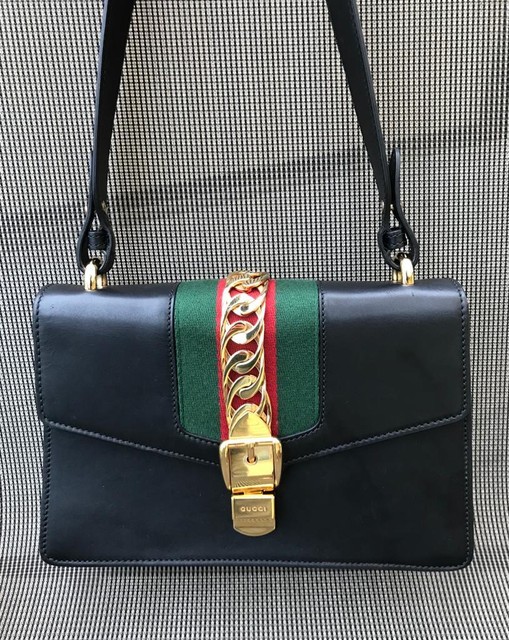 Gucci Sylvie Handbag - Medium size - Black Leather - excellent condition Gucci Sylvie Handbag - Medium size - Black Leather - excellent condition