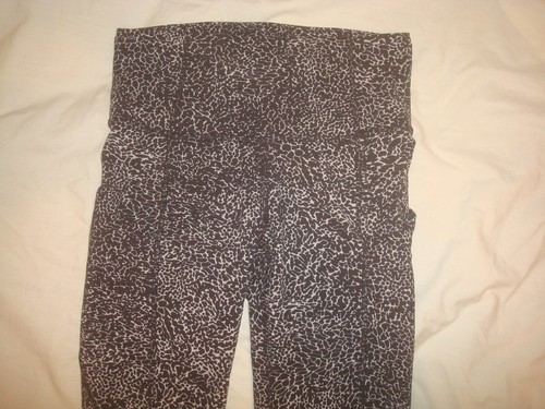 Women's Lululemon Fast Free Black Gray Tight Size 2 - Picture 2 of 9