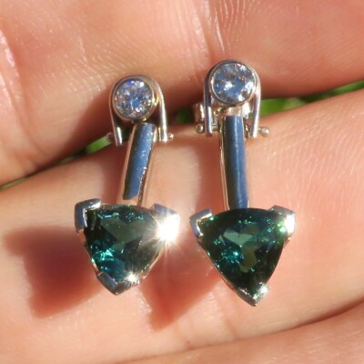 Matthew Hoffman Ann Arbor MI  14k White Gold Green Tourmaline Diamond Earring