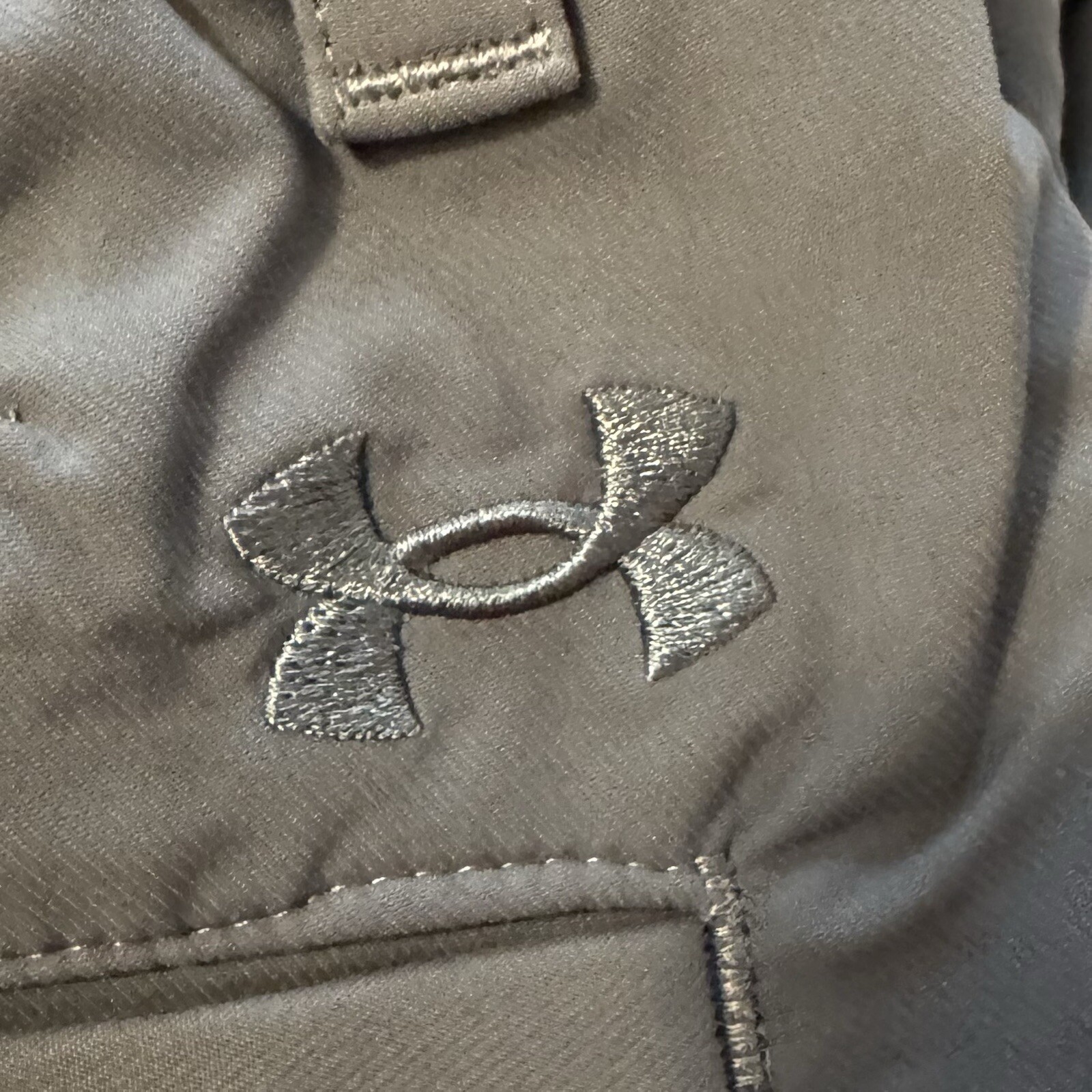 Mens Under Armour Golf Shorts UA Gray Size 30 Moisture Wicking Material thumbnail 2