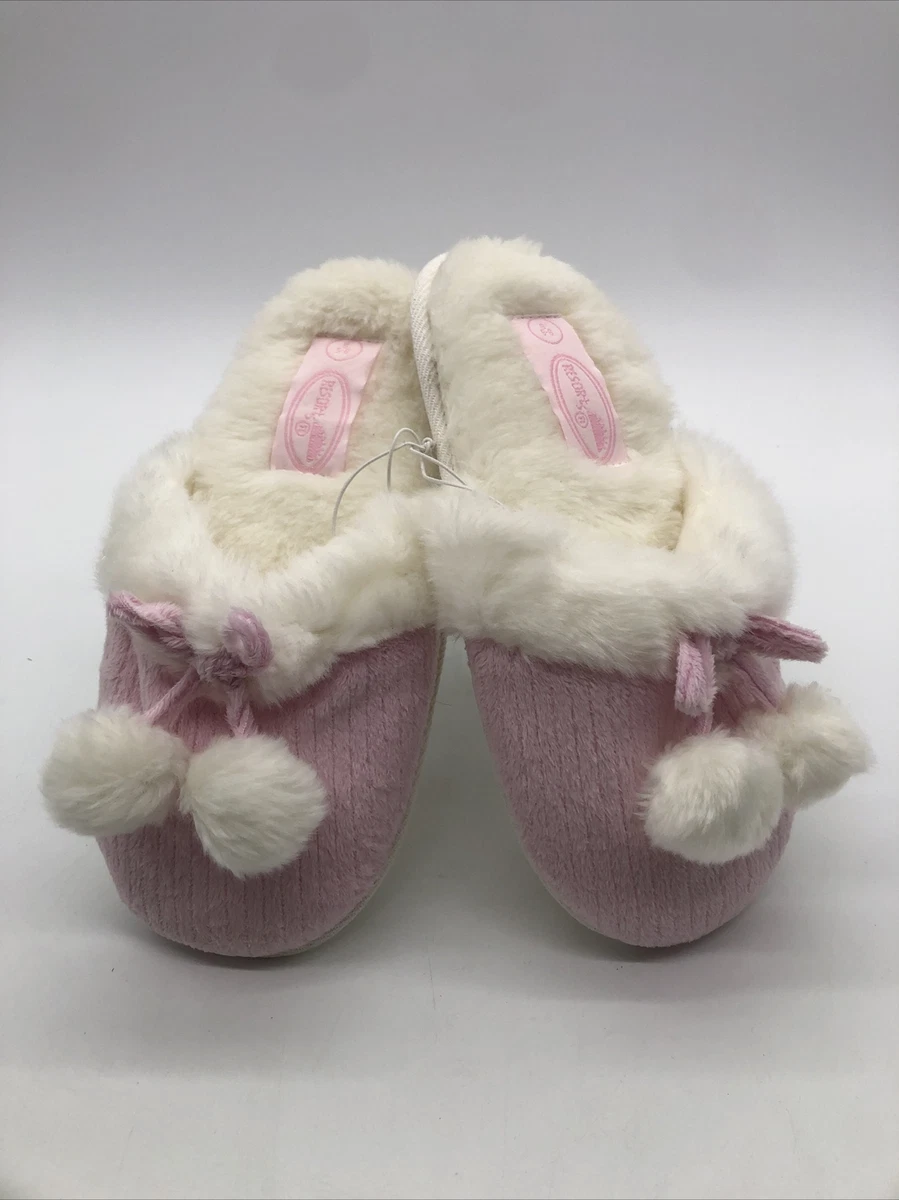 Dollar store fuzzy best sale slippers