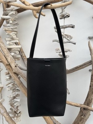 elegante Handtasche Beuteltasche bucket bag Soho Luxus Design cos clean chic Toe