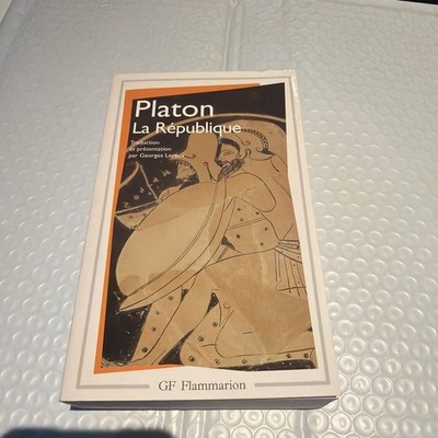La Republique: TRADUCTION ET PRESENTATION PAR ... by Platon Paperback / softback