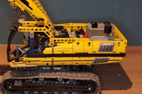 LEGO TECHNIC Motorized Crawler Excavator 8043 with Infrared Remote Control *** 2010