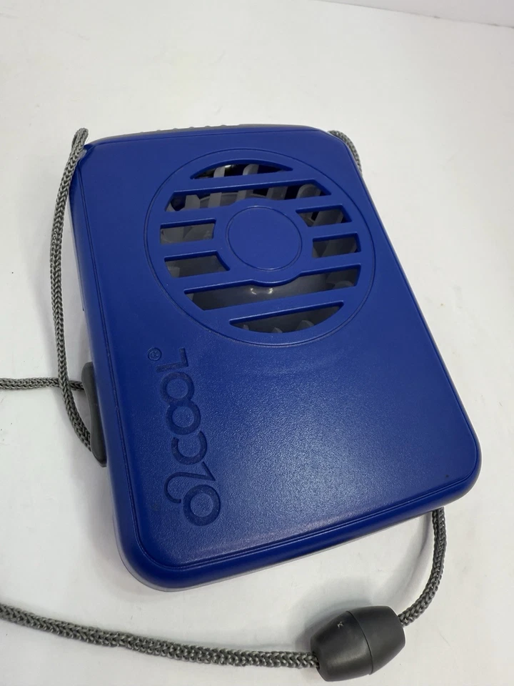 Ventilador de collar de lujo alimentado por batería O2cool con cordón azul 3,5" Foto 4 de 4