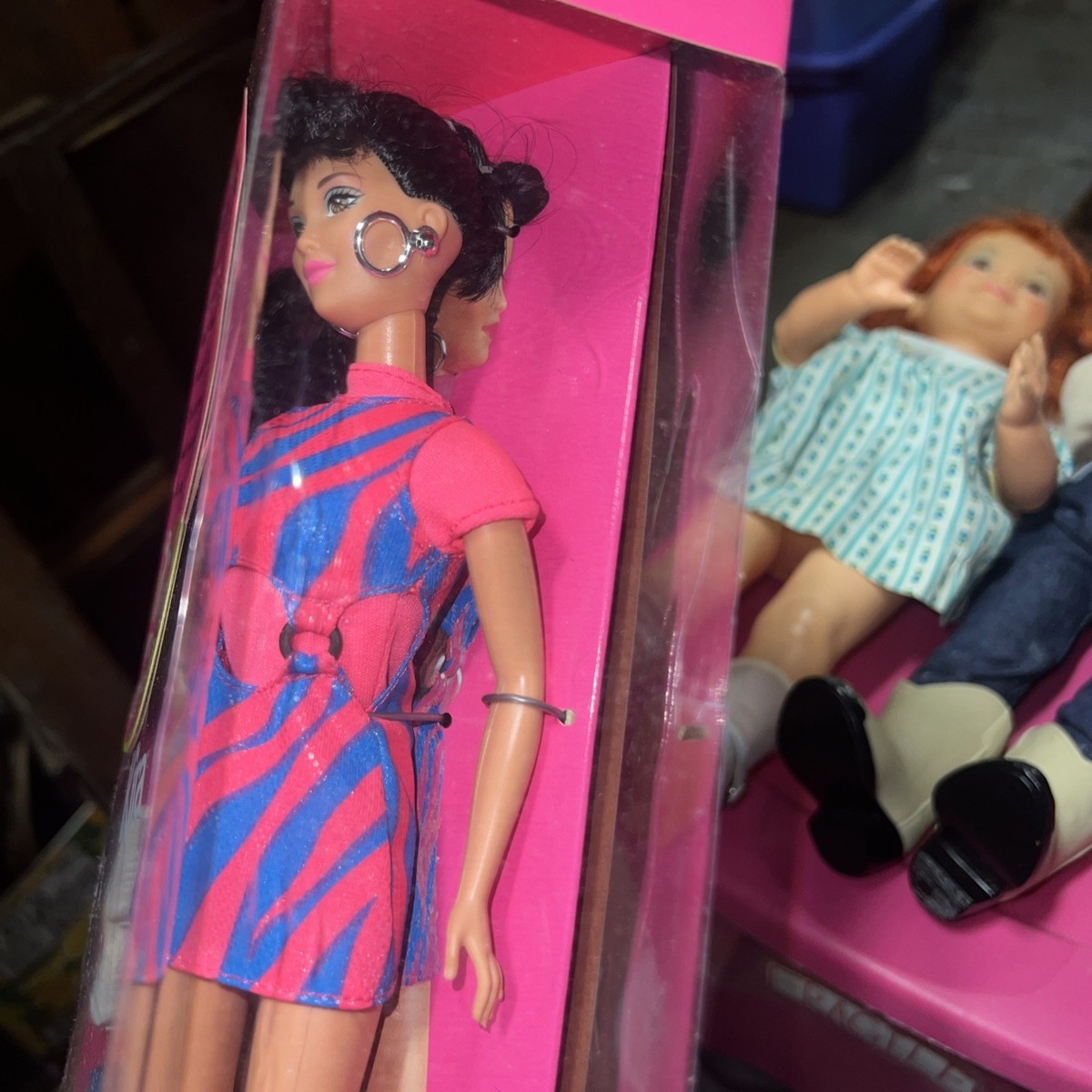 Movin' Groovin' Kira Doll 17717 Vintage 1997 Mattel new in Box