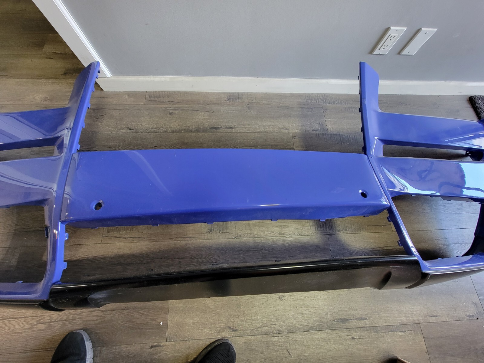 ROLLS ROYCE CULLINAN FRONT BUMPER OEM HAS SMALL DAMAGE 