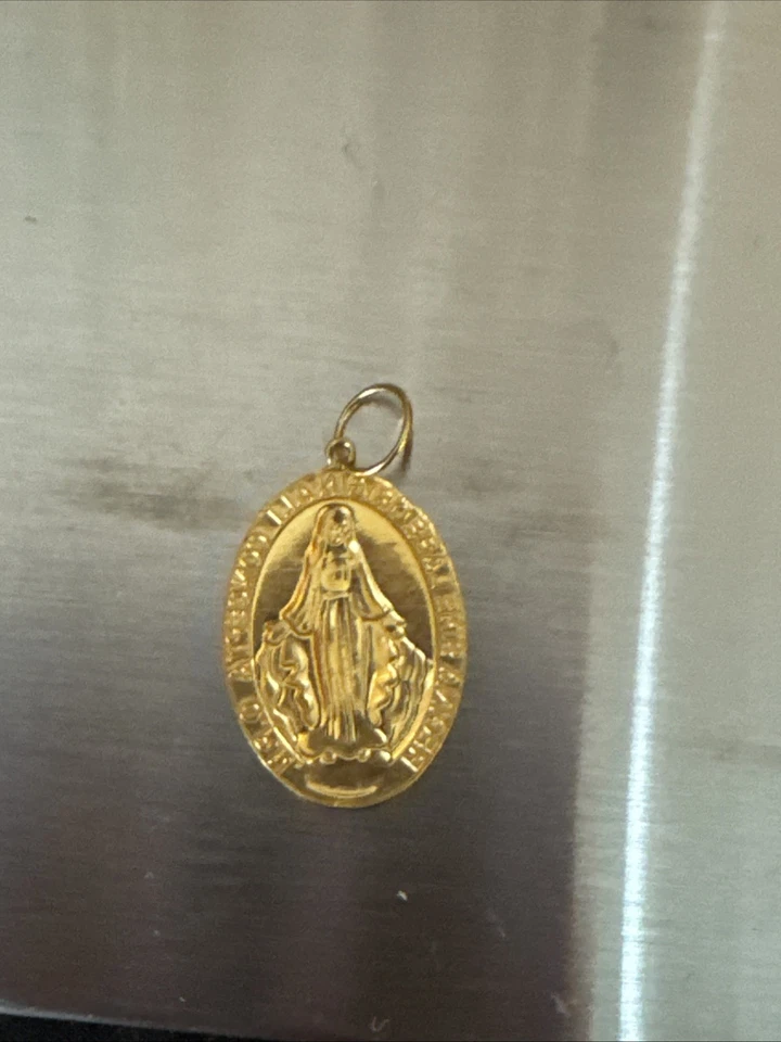 18karat Saudi Gold Mama Mary Pendant - Image 3 of 3