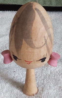 Kleine Kokeshi Puppe 9 cm 0,026 Kilo gebraucht