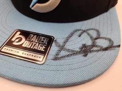 BAUER OUTAGE　トレバーバウアー　直筆サイン入りキャップ NEW Trevor Bauer Signed Official Bauer Outage Premium Snapback Cat