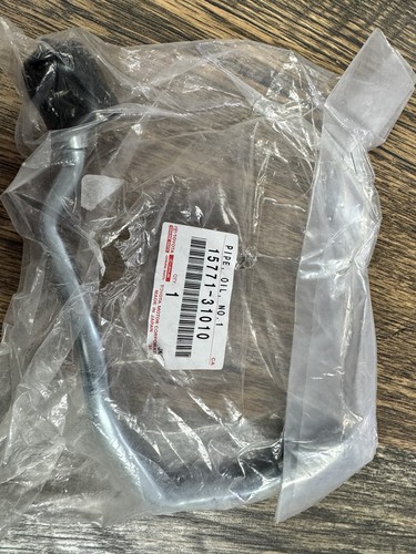 New Genuine Parts 2007-2016 Toyota Sienna Engine Oil Cooler Line 15771-31010 - Picture 2 of 4