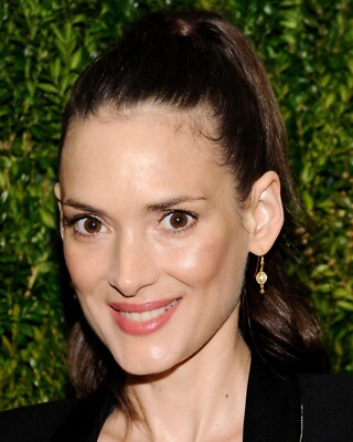 SEXY WINONA RYDER 8x10 PHOTO *