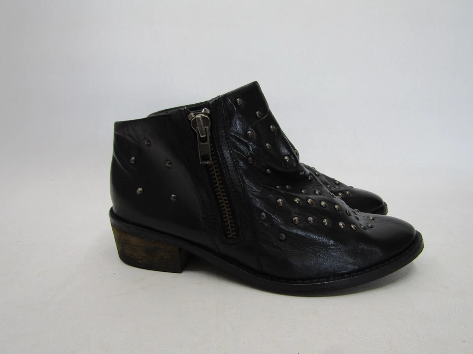 Botines de moda Ecote para mujer talla 6 M de cuero negro con cremallera tachuelas al tobillo Foto 3 de 4