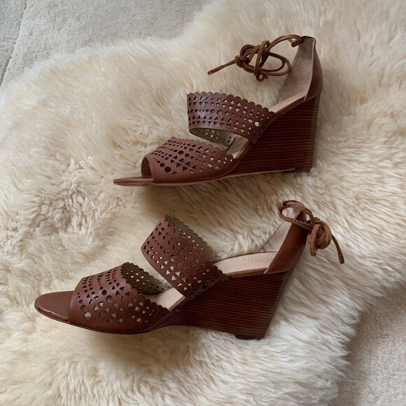 Cuñas de gladiador de coñac perforadas TORY BURCH Foto 2 de 4