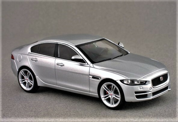 jaguar xe diecast model
