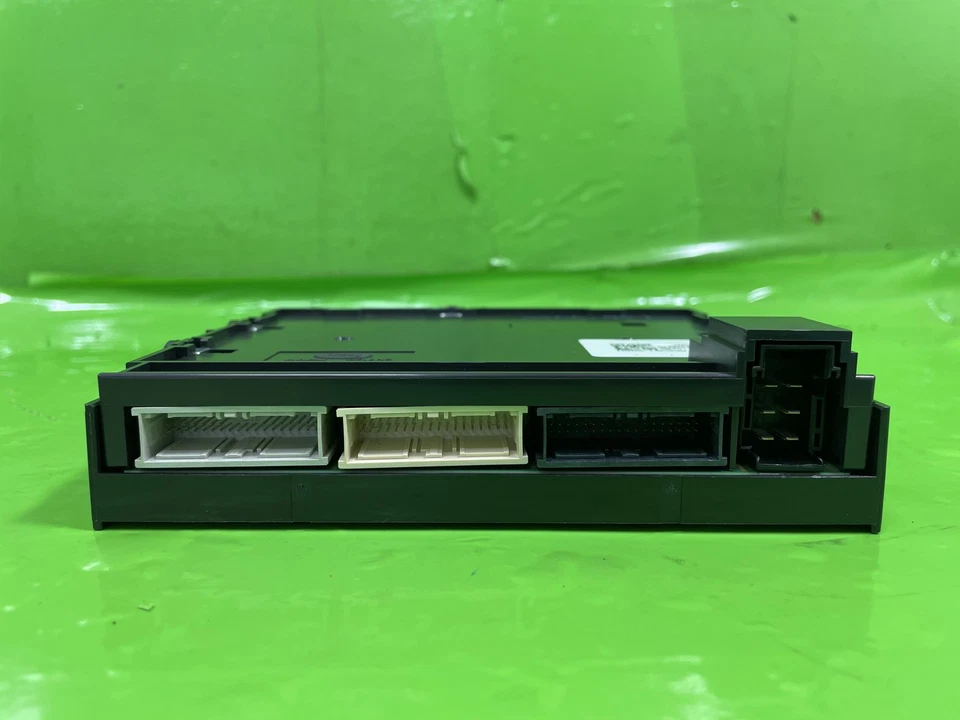 LAND ROVER DEFENDER L663 HEATER CONTROL MODULE ECU 2020-2025 DISCOVERY EVOQUE - Image 3 of 4