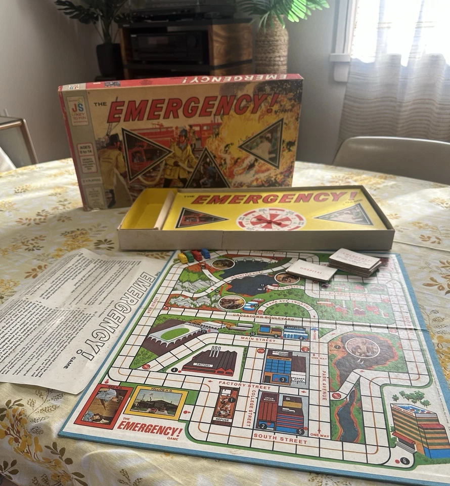 THE EMERGENCY GAME Vintage 1974 The Emergency Game Board Game Complete - Image 4 of 4