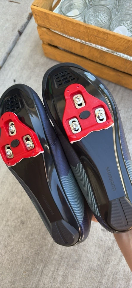女式 Shimano 骑行鞋,8.5 码 只穿了两次。 80 美元 OBO — 第 2/3 张图片