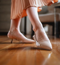 Women Low Kitten Heel Slingback Pumps - Pointed Toe Dress Shoes for Work  Event