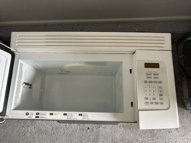 Microondas GE modelo #JVM15400MSWW Foto 2 de 4