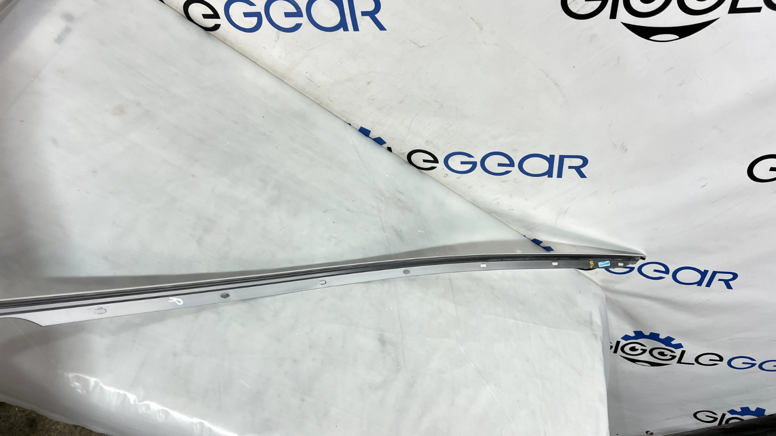 2014-2016 MASERATI QUATTROPORTE M156 OEM LEFT ROOF CHROME MOLDING 6700196970