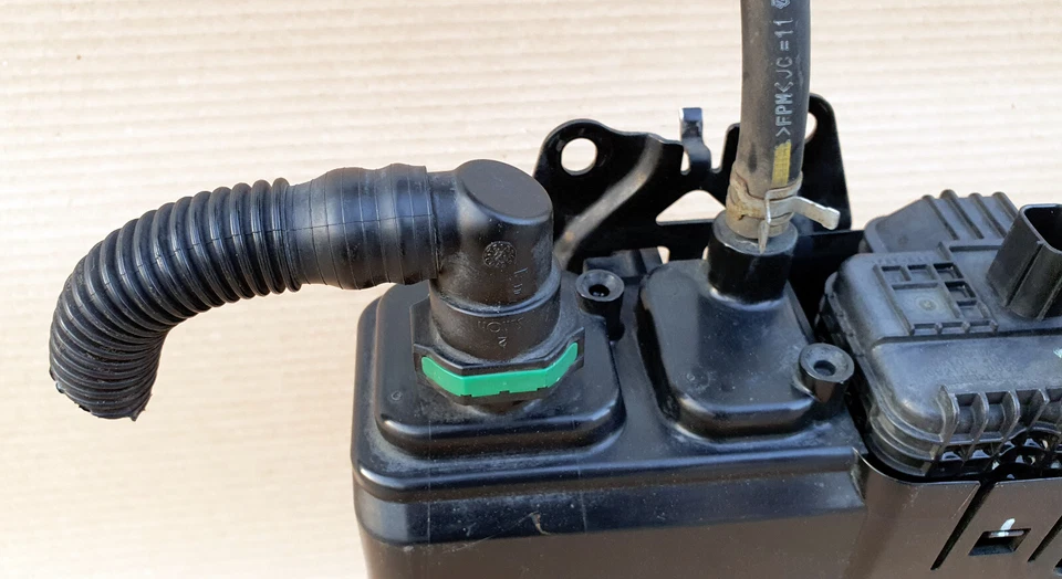 Lexus Gx460 2010-2013, Toyota 4Runner bote de vapor de carbón 77740-35520 fabricante original Foto 4 de 4