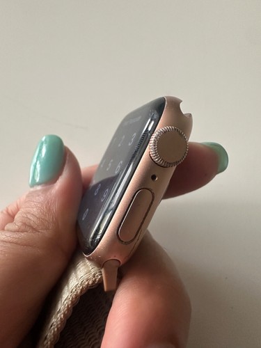 Apple Watch SE GPS 40mm, 88% BH Rose Gold Case & Starlight Strap *A-GRADE* - Picture 4 of 10