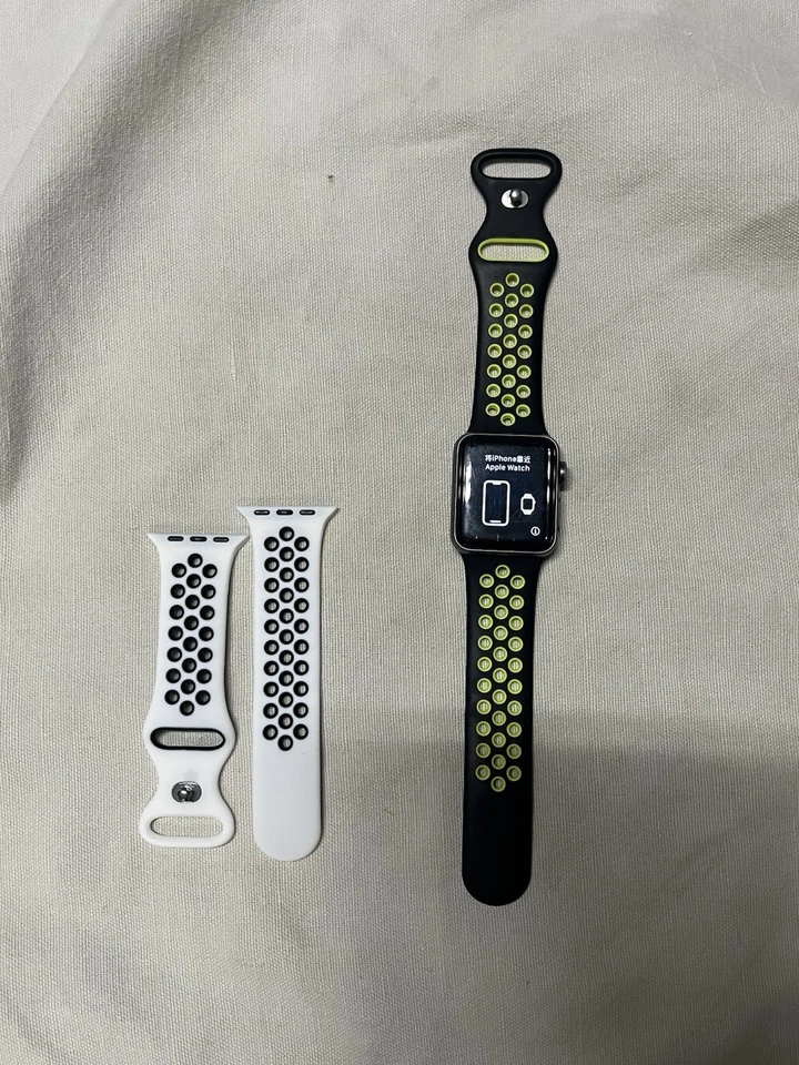 Apple Watch Series 3 38mm Cassa Grigio Siderale in Alluminio, Cinturino in... - Immagine 2 di 4