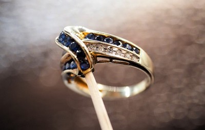 Unikat - ADL -10k Gelbgold - Saphir und Diamant Bandring - Größe 6,8 - 4,75g