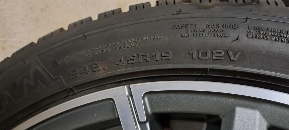 Gomme inverno e cerchi quasi nuovi DUNLOP WINTER SPORT 245/45R19 e 8,5x19''dot24 - Immagine 4 di 4