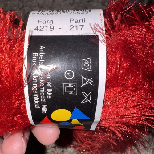 2 Rolls VTG Red Funny Glitter Yarn - Picture 5 of 6