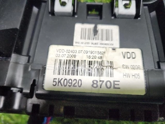 Volkswagen Golf TDI 2010 grupos de instrumentos 5K0920870E Foto 4 de 4